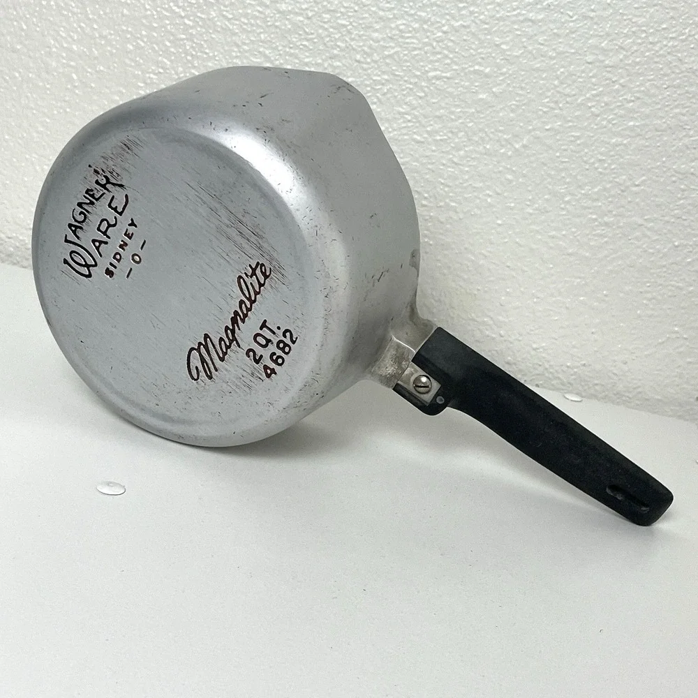 Vintage Wagner Ware Sidney O Magnalite 2 QT Sauce Pan Dual Spout w/ Lid 4682